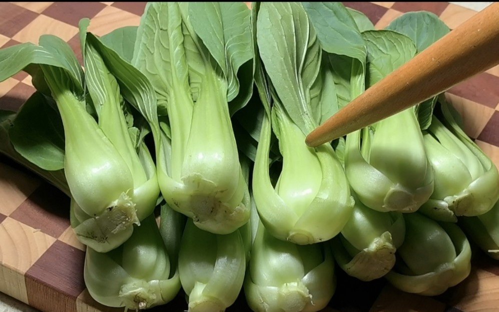 [图]炒青菜出水发黄不入味，最忌直接下锅炒，教你一招，青菜鲜嫩脆爽