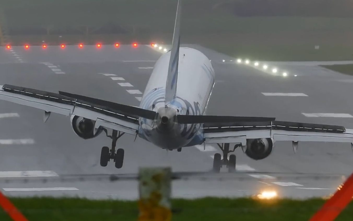 【侧风】与成田妖风有一战之力,强阵风降落伯明翰机