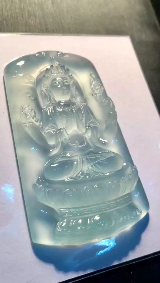 客户捡到了一块翡翠原料让林乔大师盘一盘