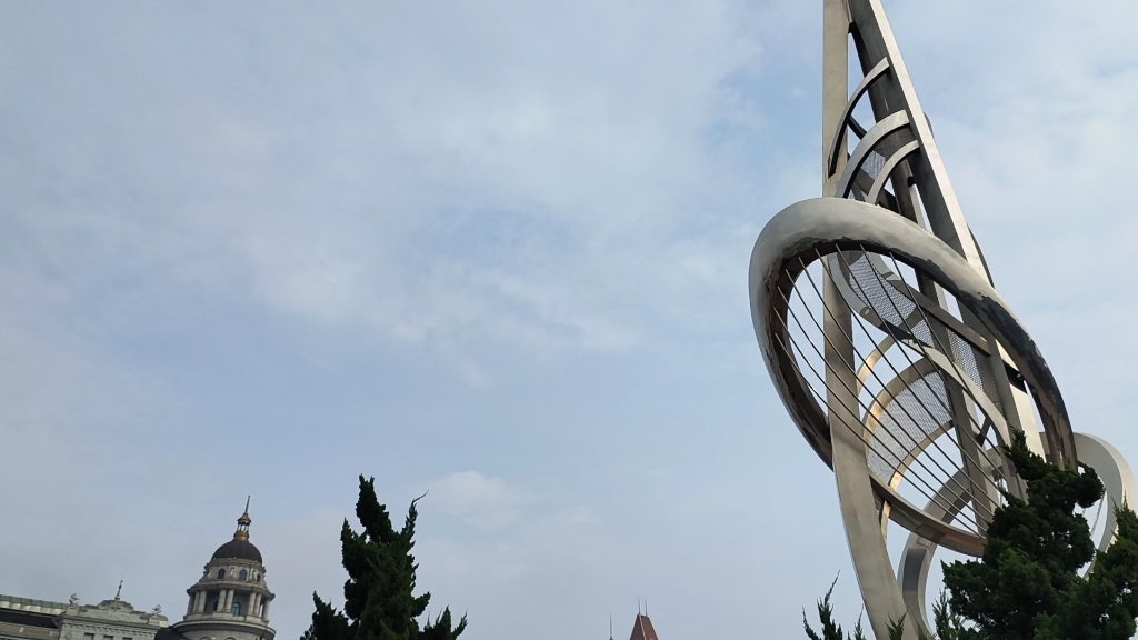 大连小平岛中心广场,全是欧洲建筑,很像中山广场