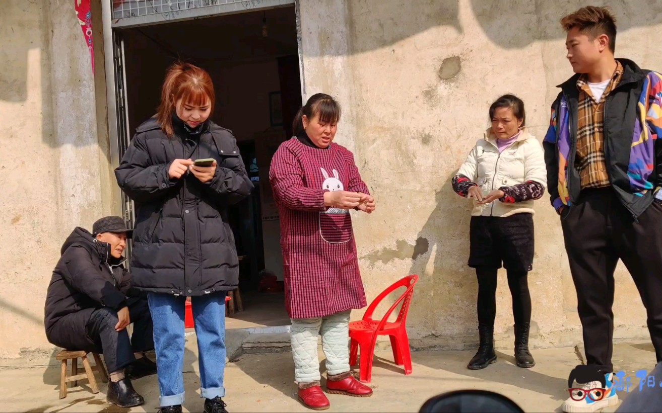 打工妹凌晨3点才回家,一大早媒人就带小伙来相亲,能成吗?