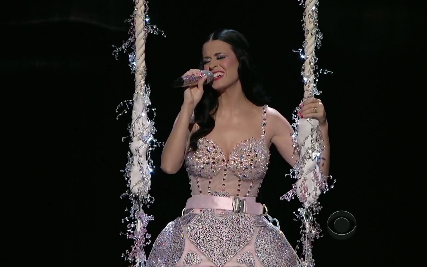 [图]Katy Perry - Not Like the Movies & Teenage Dream Live Grammy Awards 2011