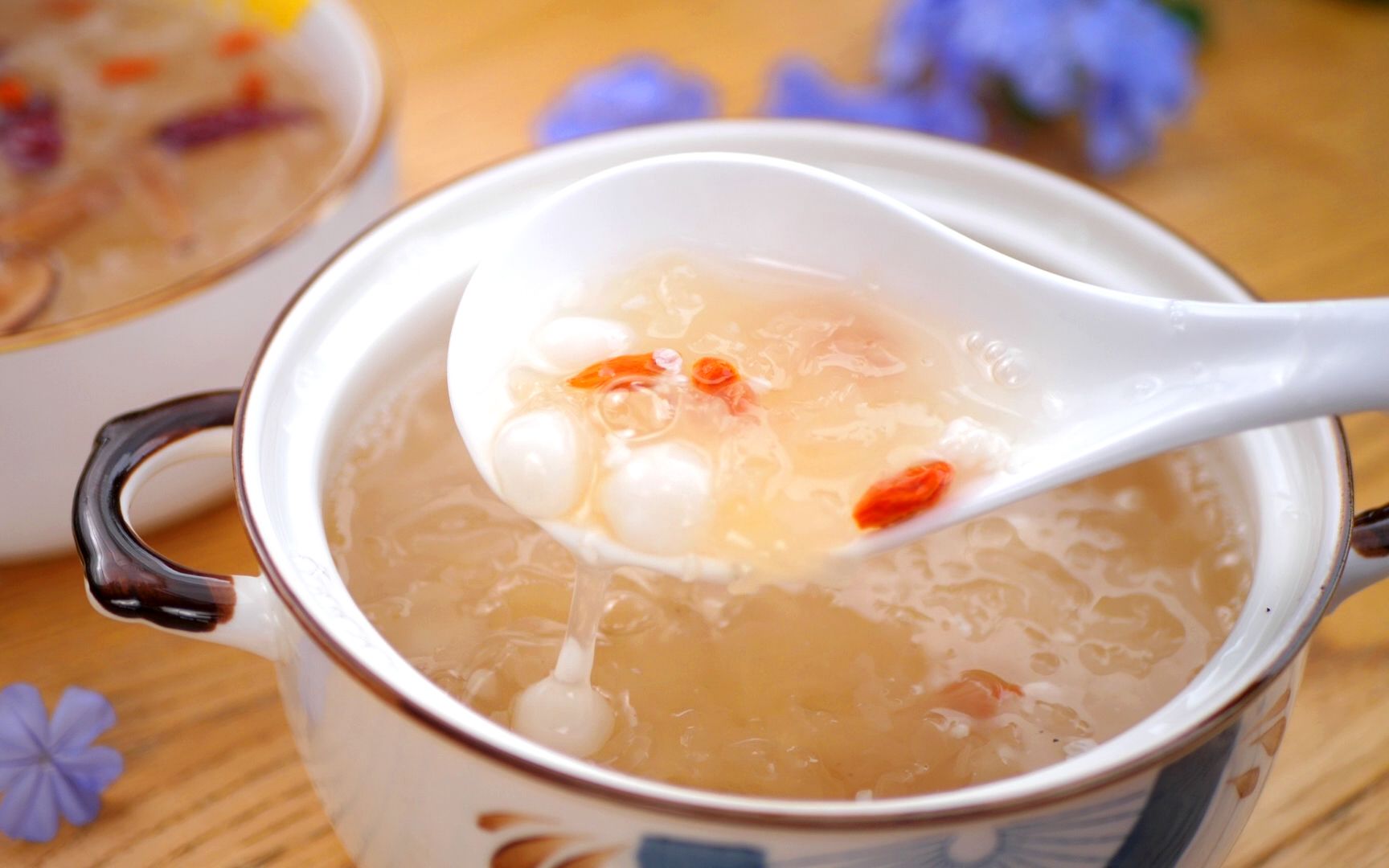 秋天需要一碗银耳汤,再来点圆子就完美了