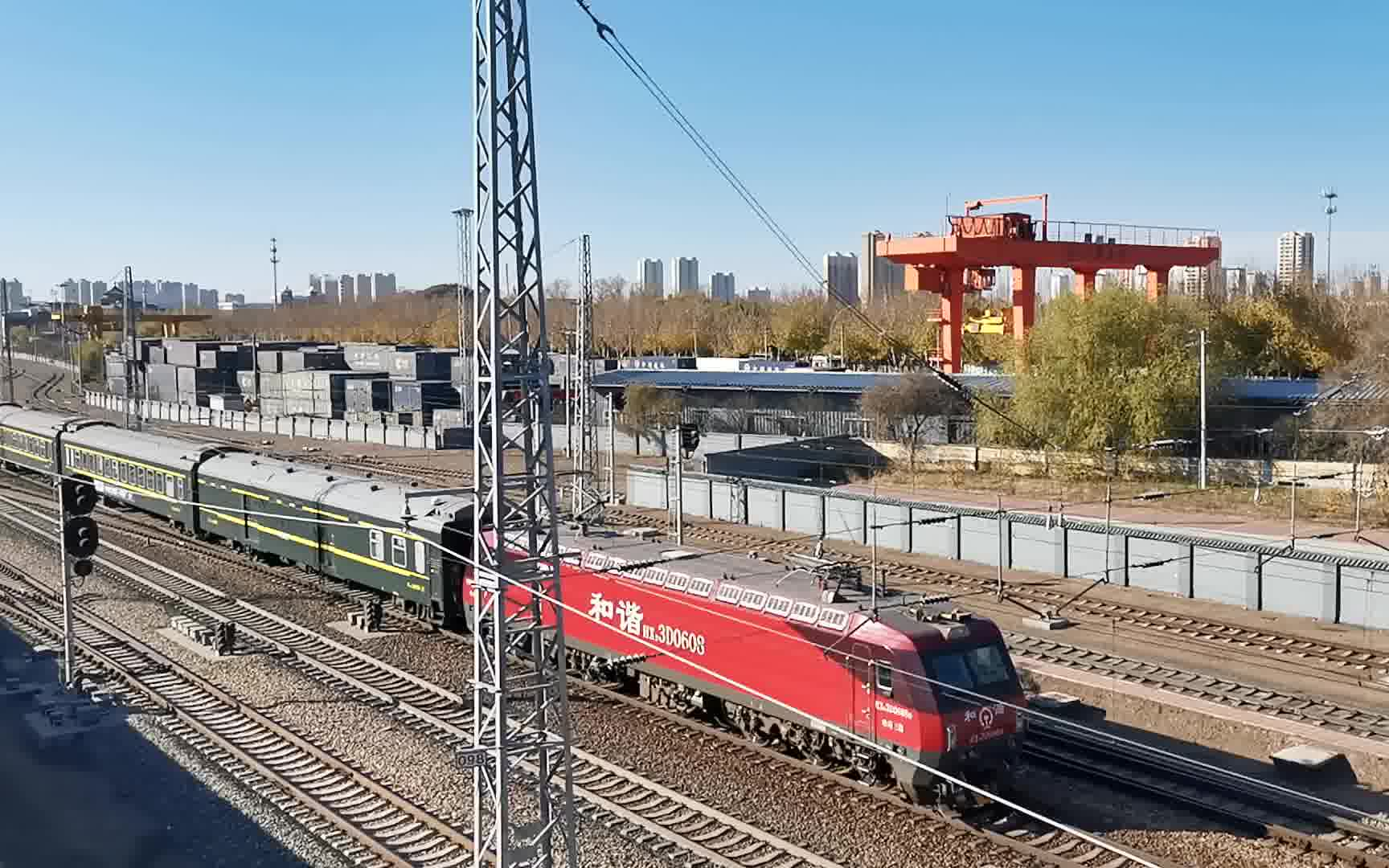 中国铁路t129次通过齐南场