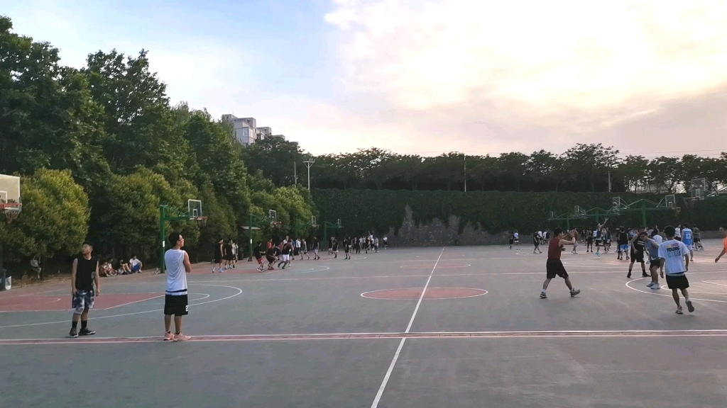 晚霞和篮球