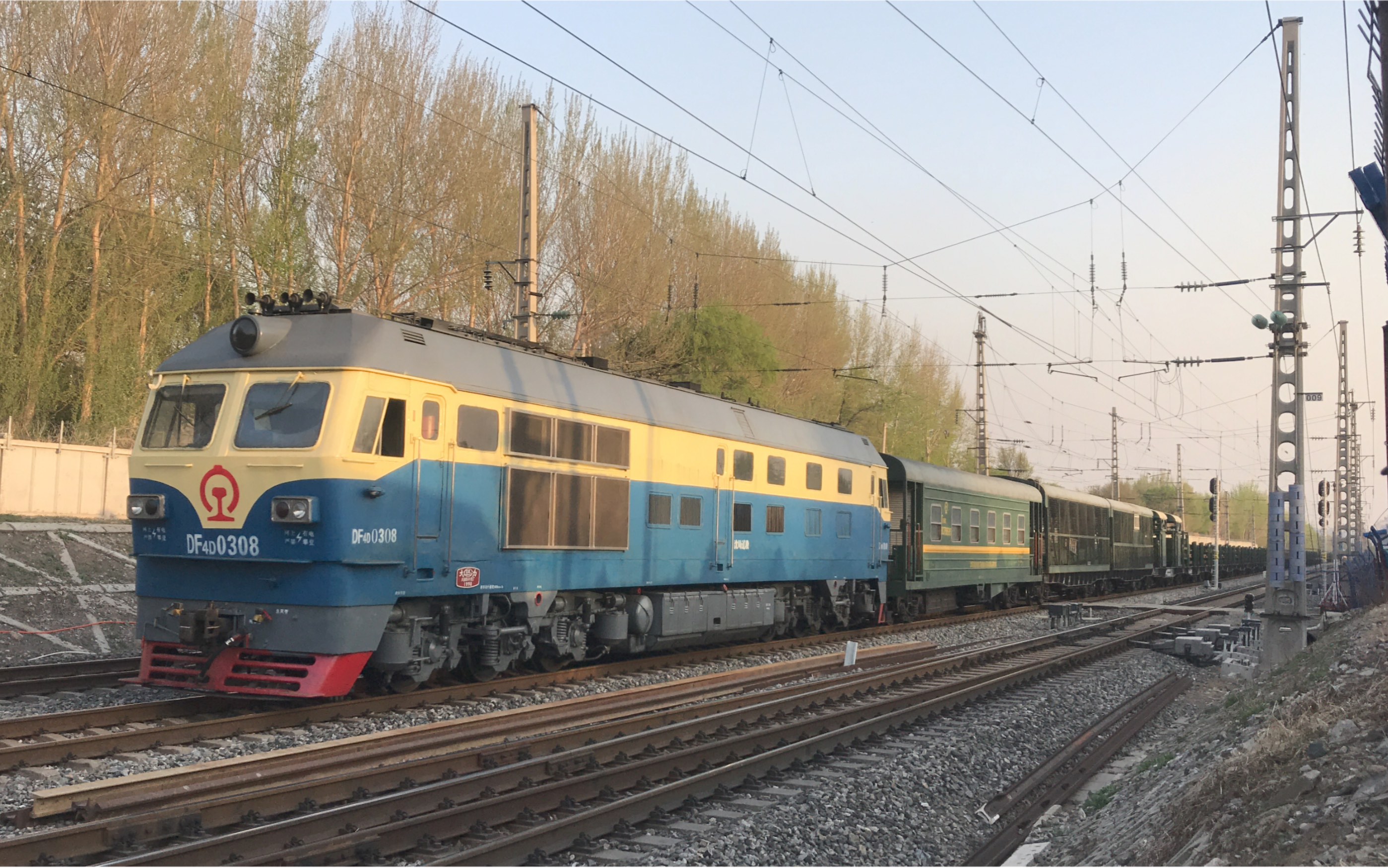 沈山线12km道口内燃电力会车沈局苏段hxd3b0239牵引下行本线14602技术