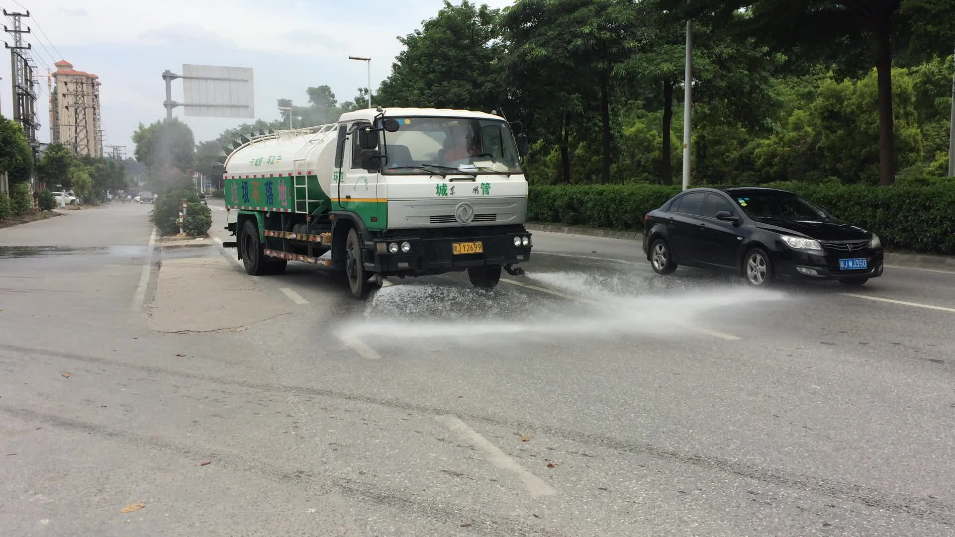 【鹤山大道】道路清洗_粤jy2699洒水车_2019071301