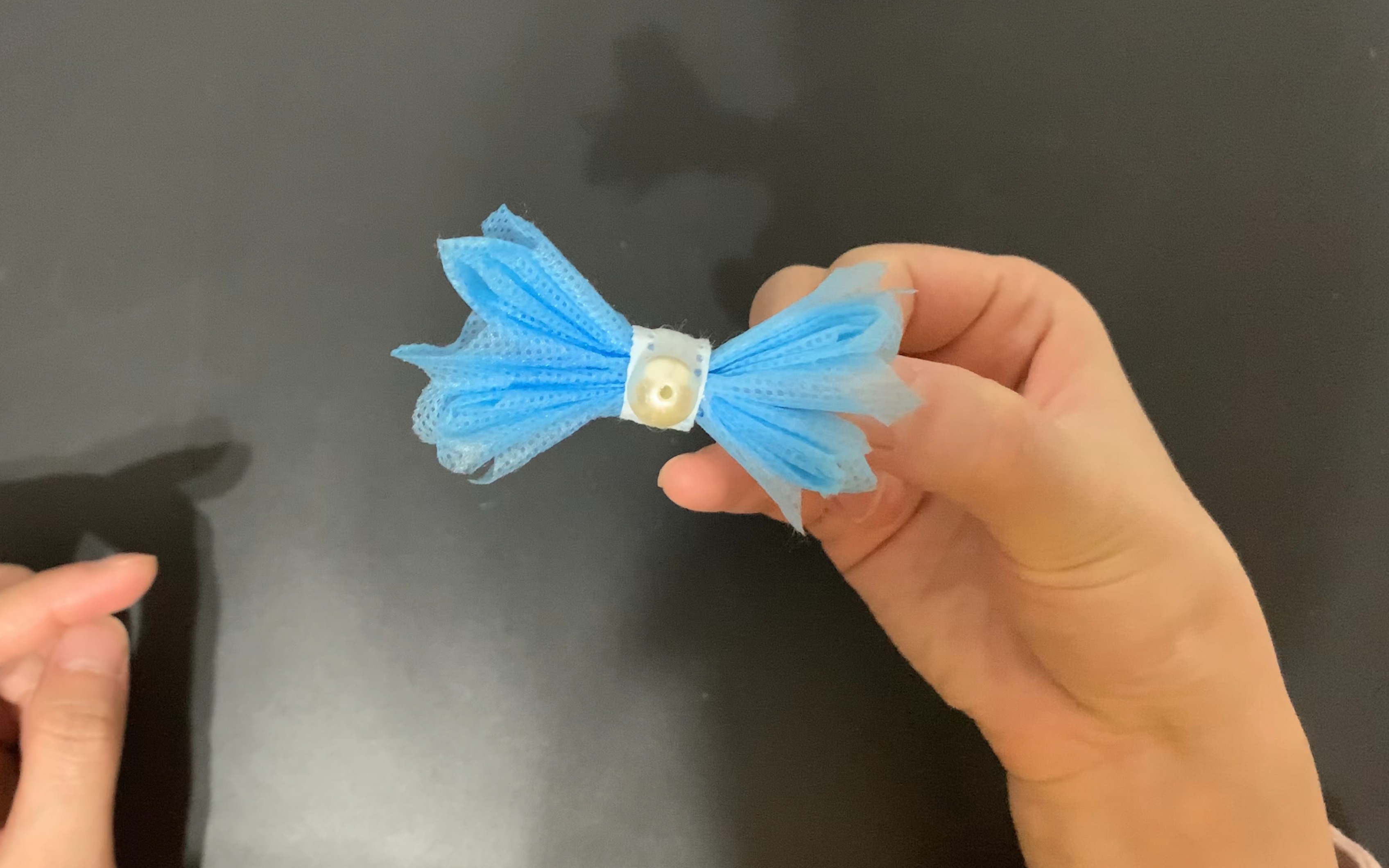 最近流行用口罩做发卡?教你一款,制作简单又可爱