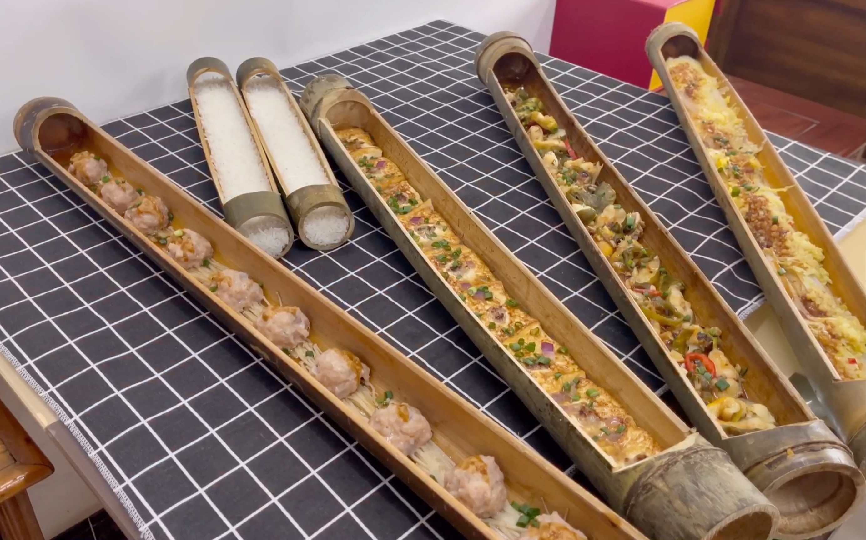 用竹承载美食,用味道俘虏舌头