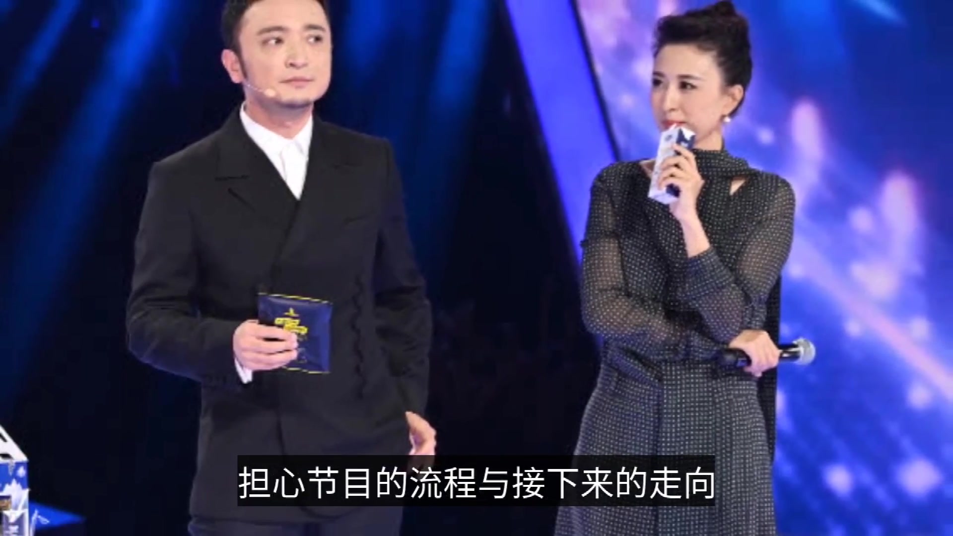 央视主持人张蕾亮相星光大道这下身旁的朱迅尴尬了