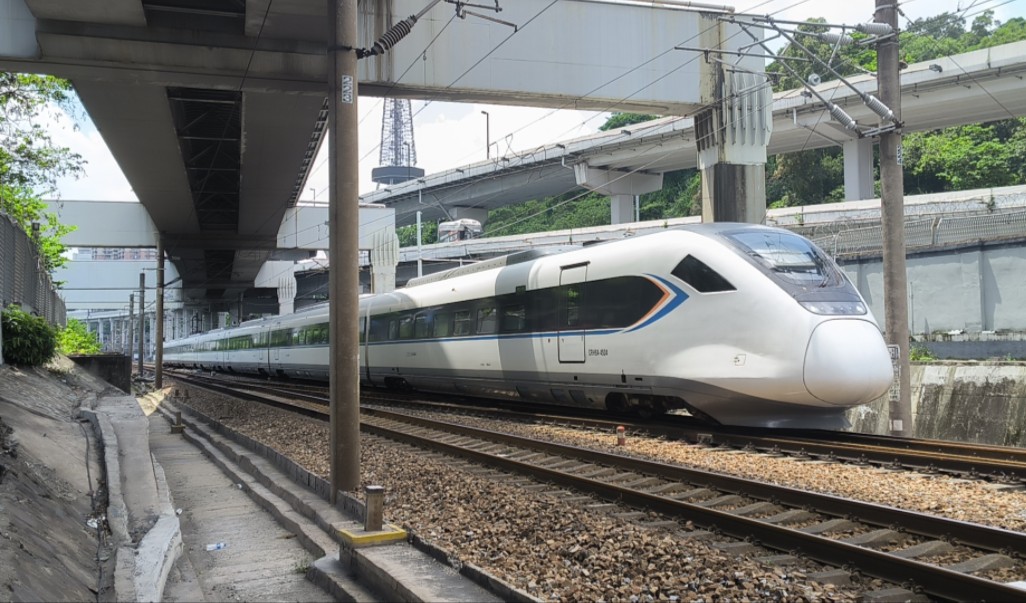[铁路] crh6a-4504号担任c8026次(深圳至广州白云)通过广州西胜街/原