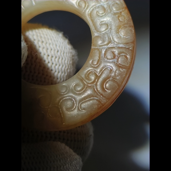 春秋时期高古玉和田玉玉璧，双面雕工，品相完美皮壳老气开门，玉