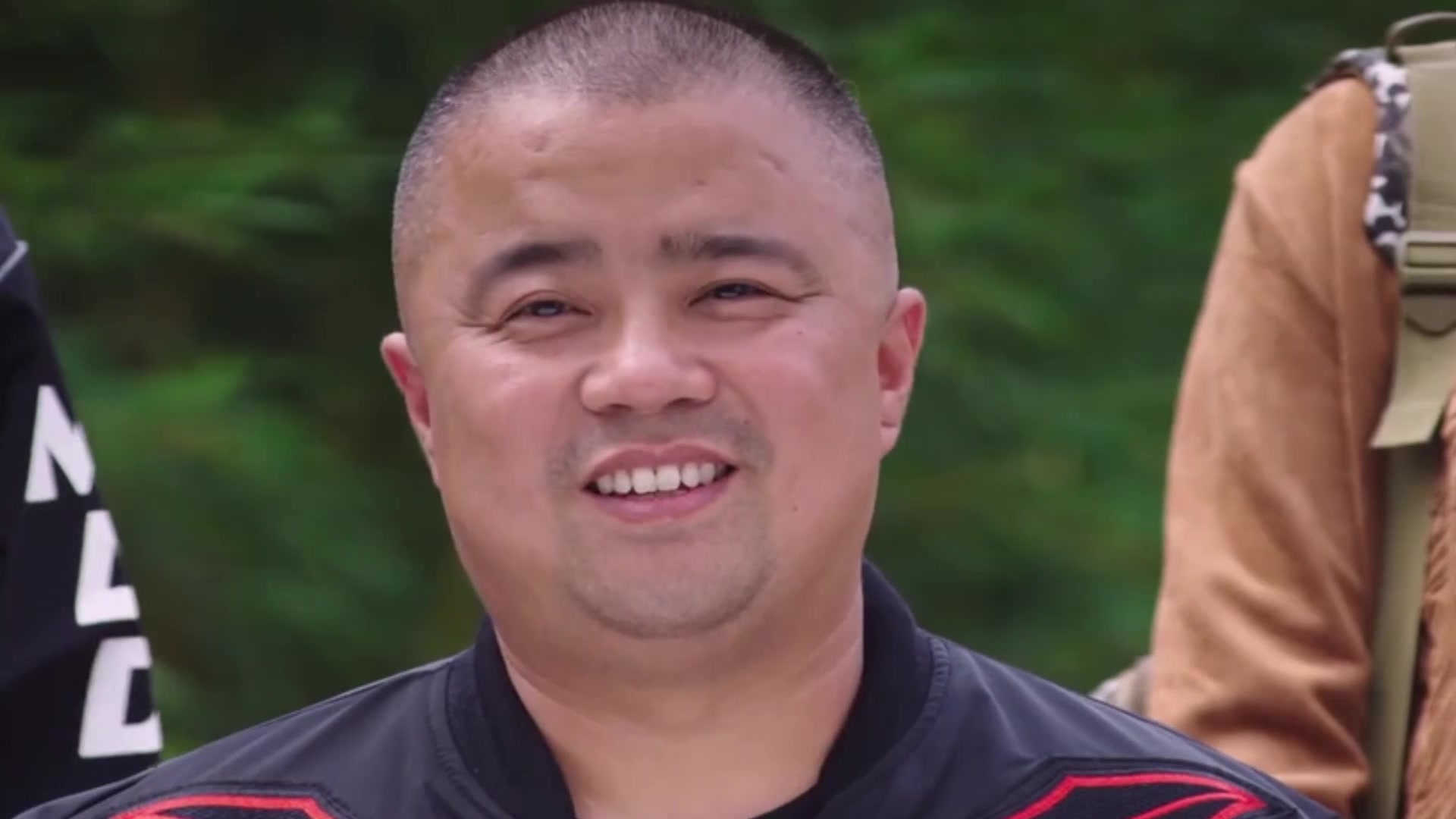 《欢喜盈门》唐大刚与车向前商量合作建设响堂山,通知大家来试镜