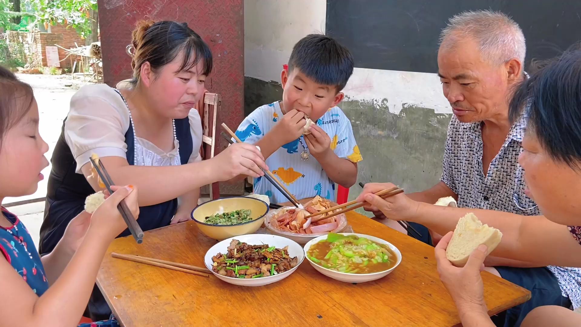 日子不必太复杂,生活不必太奢华,好好吃饭,用心经营每一天!哔哩哔哩bilibili