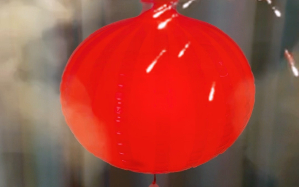 矿泉水瓶子别扔啊,用它加上气球做个简单又喜庆的新年灯笼