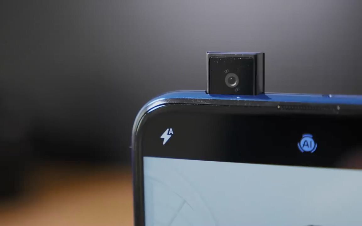 华为首款弹出式前摄手机欧洲发布,夏普推新旗舰外观奇葩配上下刘海
