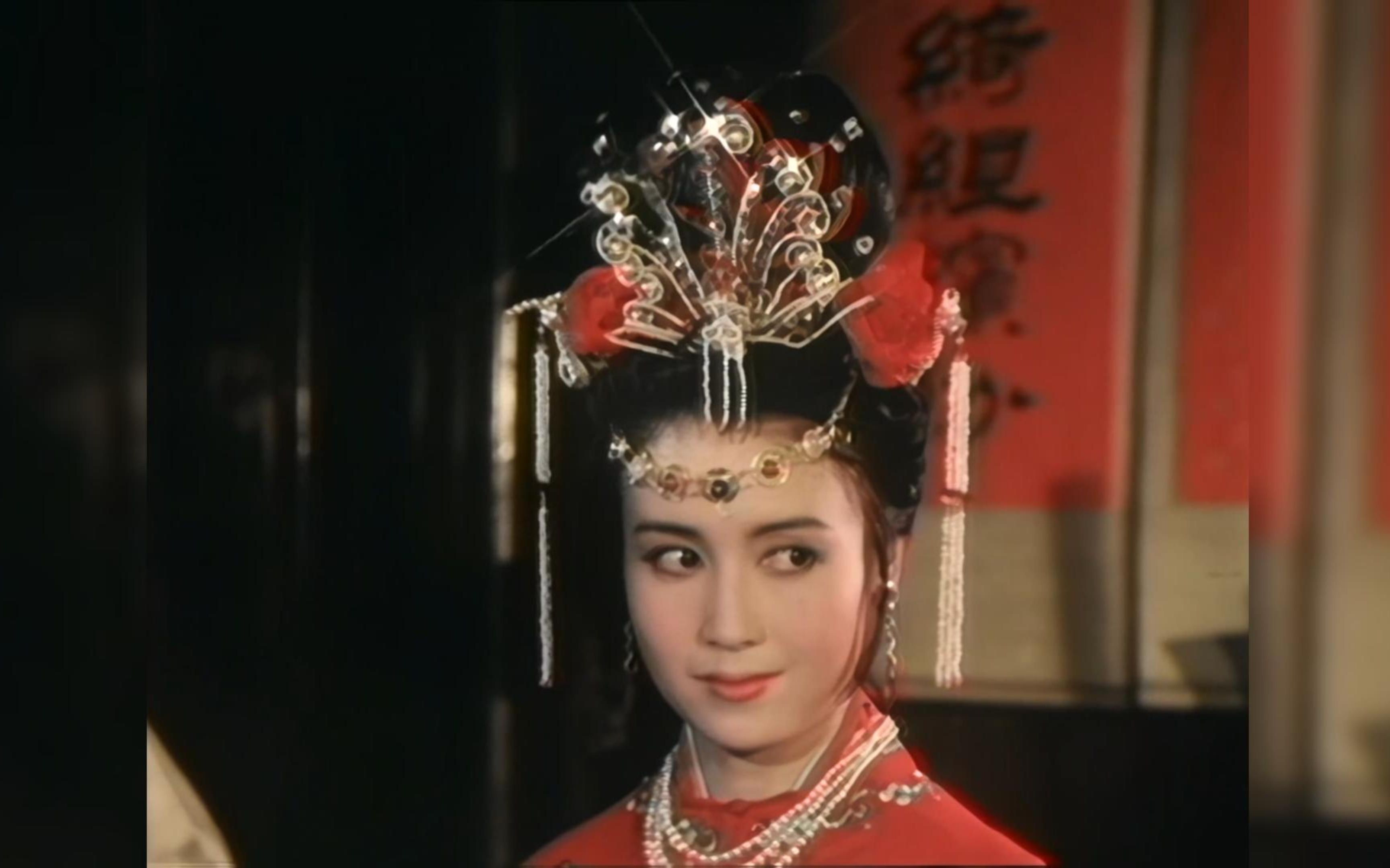 来看40多年前的老电影《精变》中的令人惊艳的服化道.