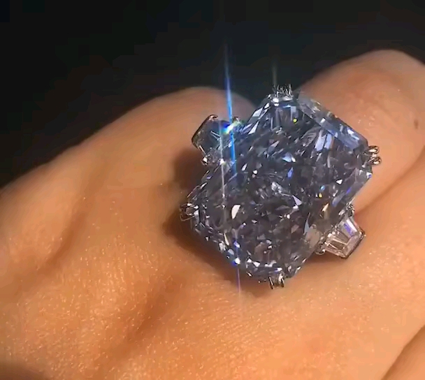 蓝钻·30克拉浓彩纯蓝钻鉴赏