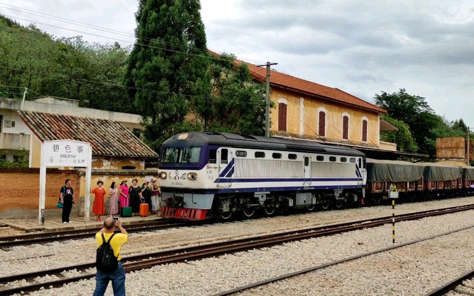 df21米轨货运列车进碧色寨站