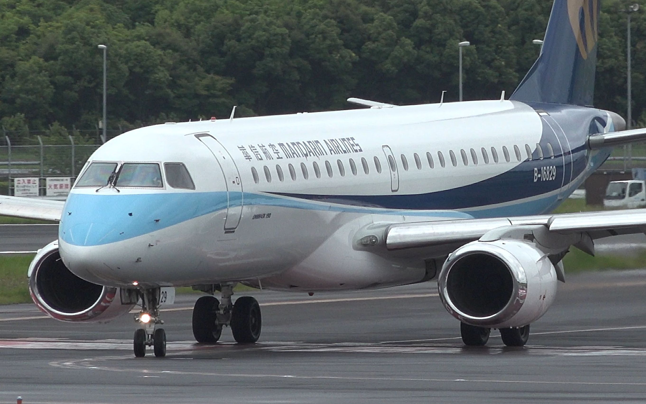 华信航空 erj190(b