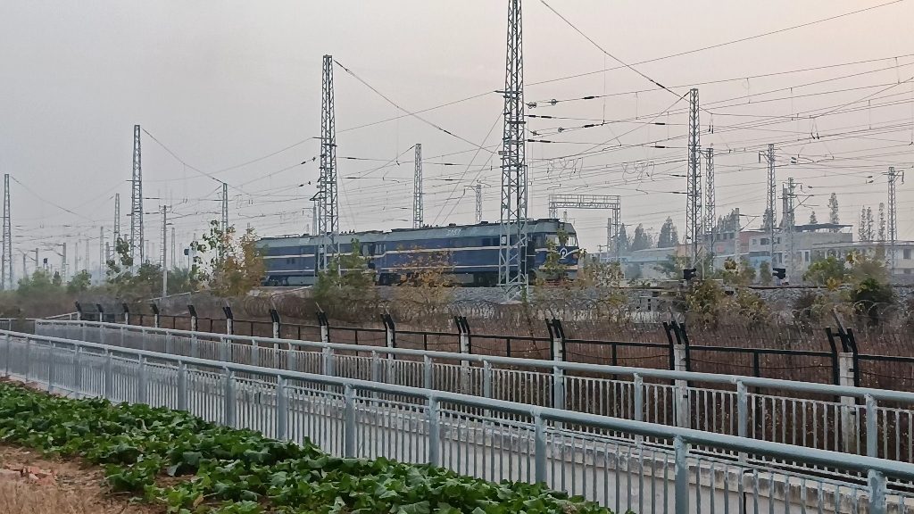 合肥机务段df4c50185057出库去7场上局徐段hxd1d牵引客车上行通过阜阳