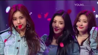 Télécharger la video: 181101  IZONE《O MY!》《La Vie en Rose》M！音乐倒计时_超清 [3 - 3]