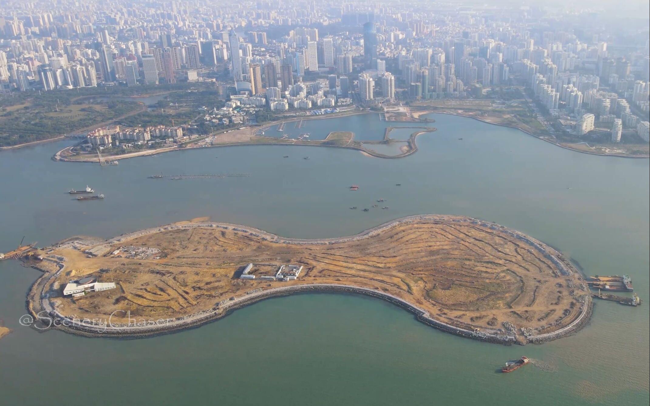 航拍海口葫芦岛,围海填岛十年,欲秒杀迪拜酒店,而今花两亿拆除它