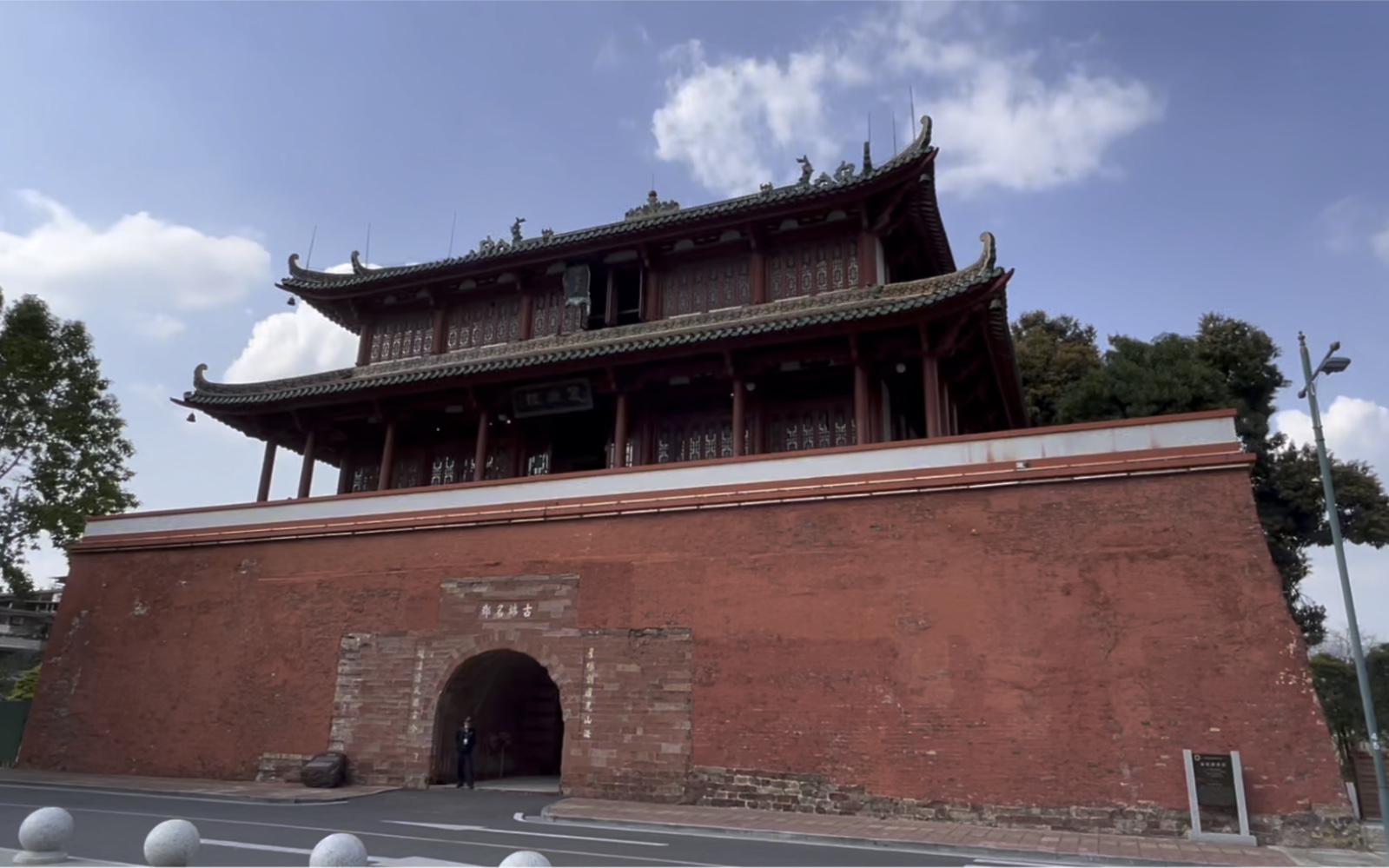 辞职公务员在肇庆府旧址看到了什么竟直呼做领导真好后悔辞职