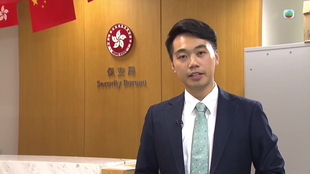 [图]香港保安局局长接受TVB专访，并披露未来将在闭路电视增设AI识别【TVB News办业务】