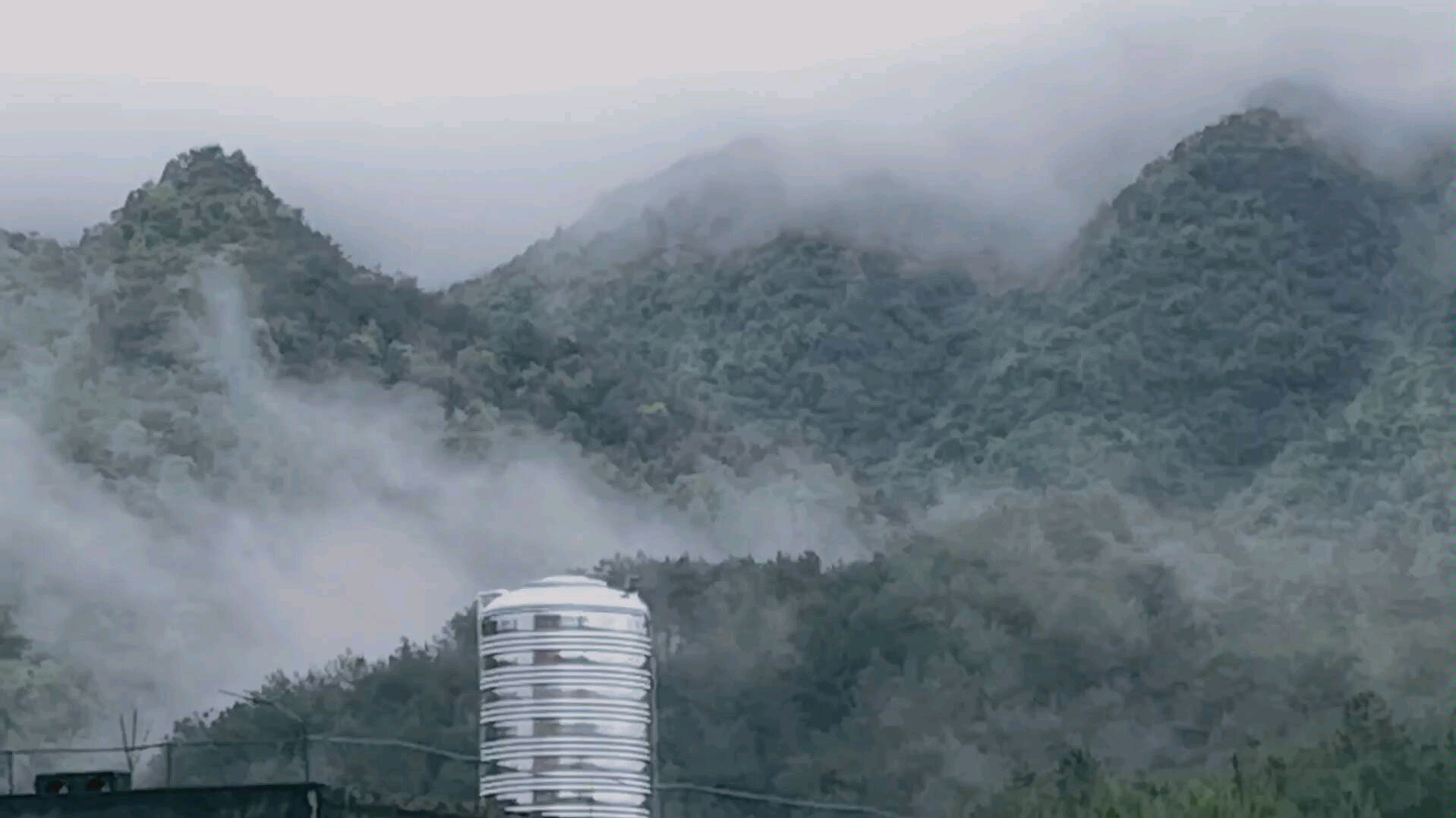 [图]空山新雨后的小山村，又见炊烟起