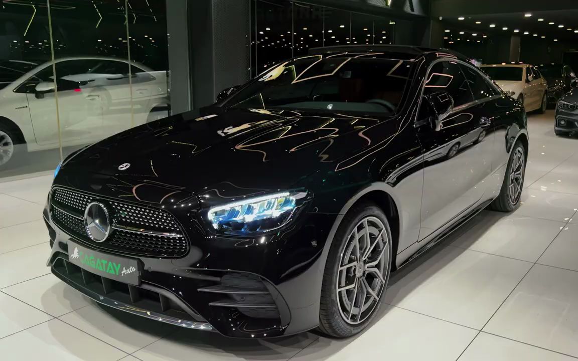 更加运动时尚,2023款奔驰e300轿跑版静态展示