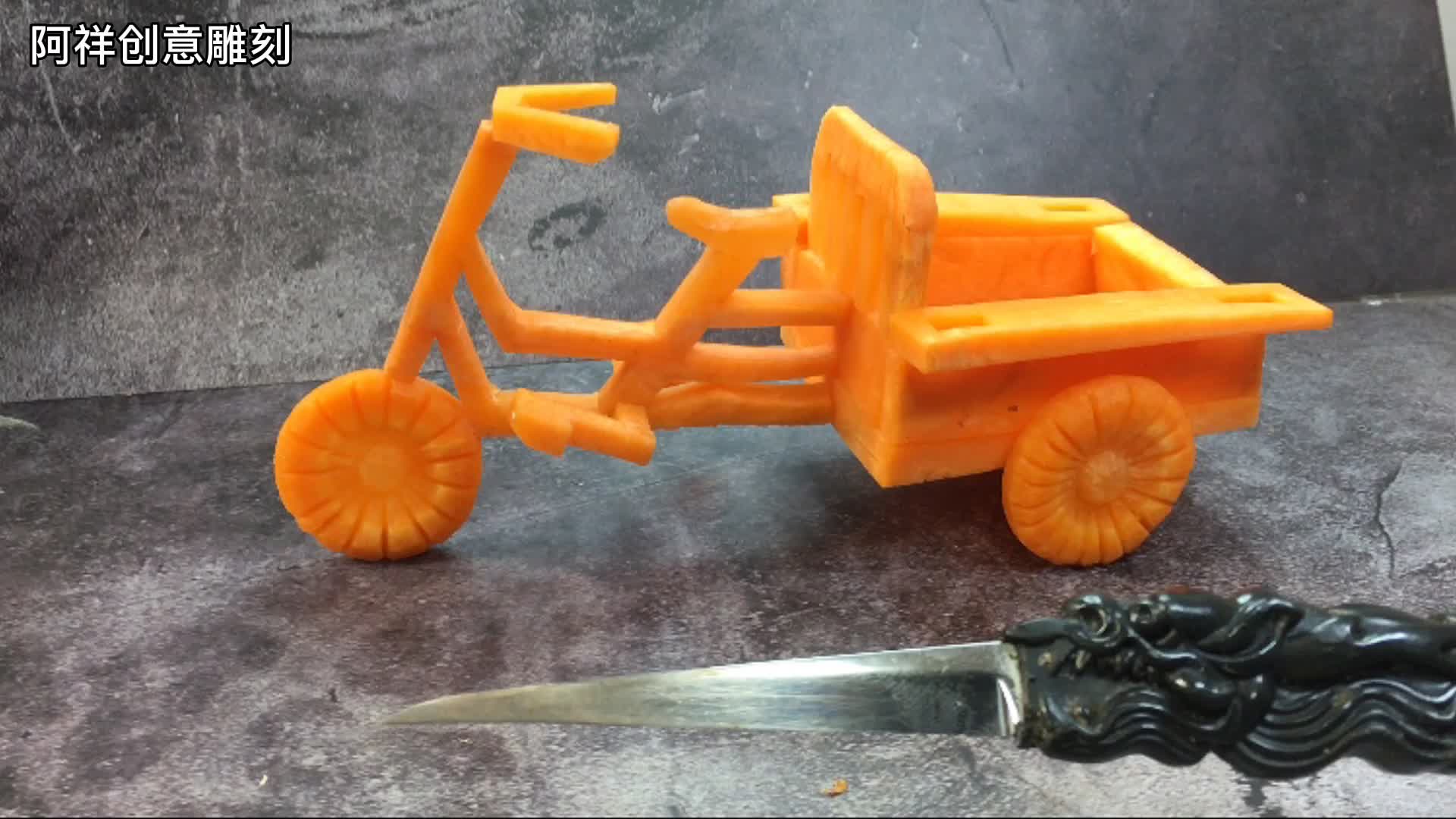 老板:"阿祥你能用胡萝卜能刻一辆车子吗?"我:没问题