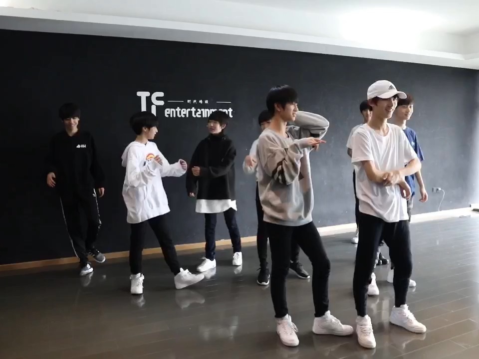 【tf家族二代】20180121 训练日常03:课间玩闹