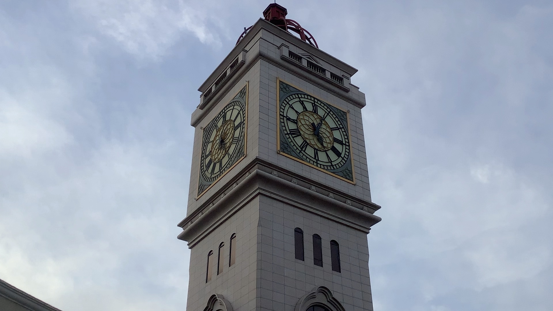 郑州宝龙城市广场钟楼17点无报时(元旦拍)(快3分钟)