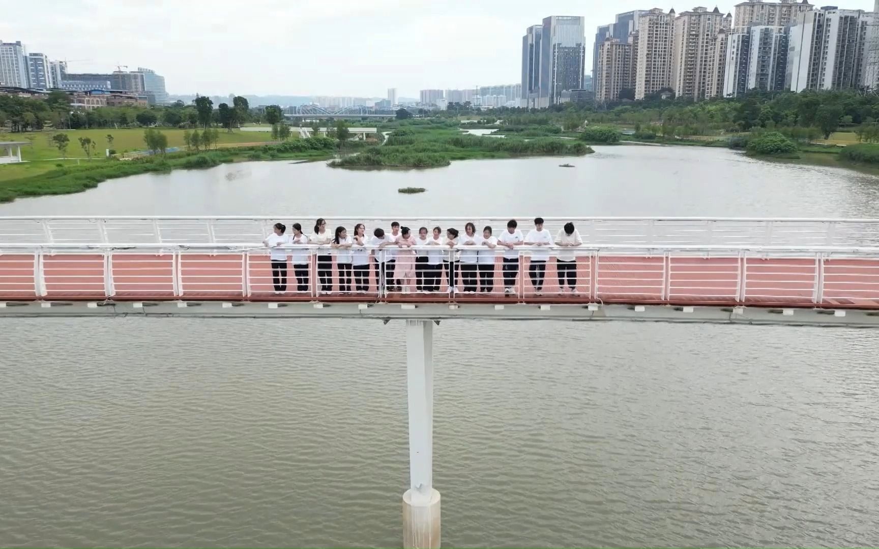 [图]写在绿水青山间的生态答卷丨第七届全国高校大学生讲思政课公开课展示作品