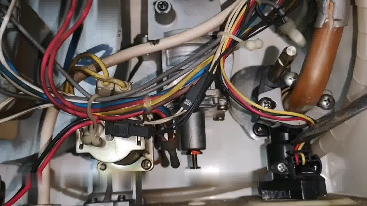 华帝热水器不能出热水,看938人!,遇到这种情况!也不知道怎么办.哎烦