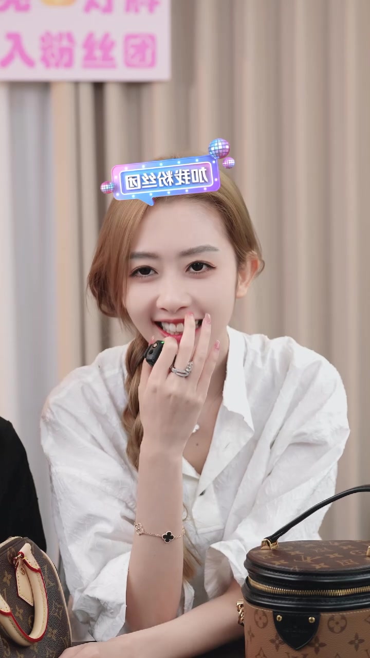 兄弟们我们一起变帅变美嘻嘻2023-10-15dy-卓仕琳