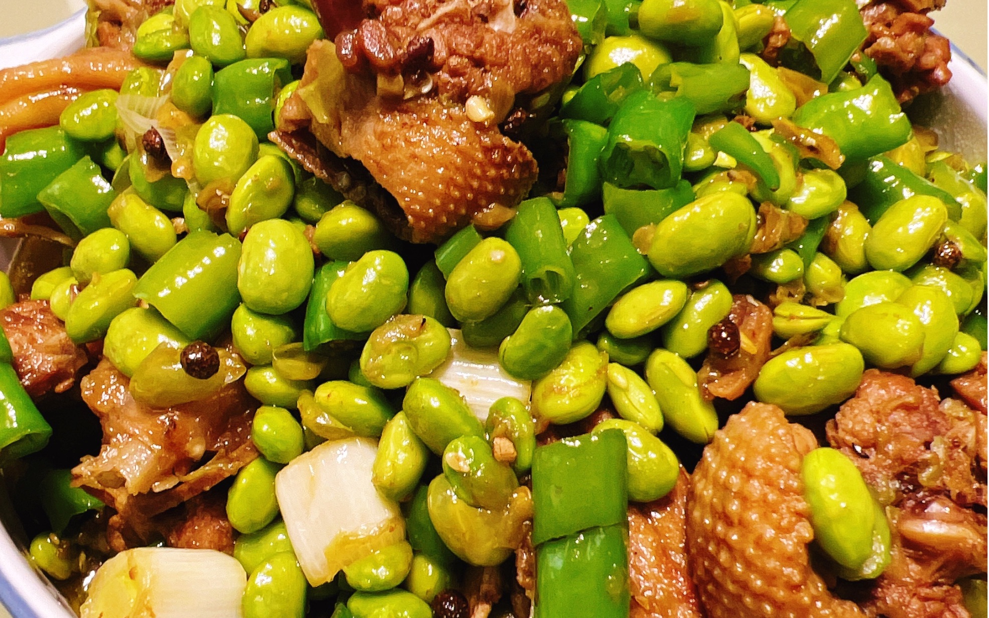 小可爱们一定要试试的一道菜--青豆烧鸭(我从私房菜馆学来的偷偷教给