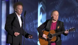 Скачать видео: 美国流行音乐史上的一代传奇“Simon & Garfunkel”