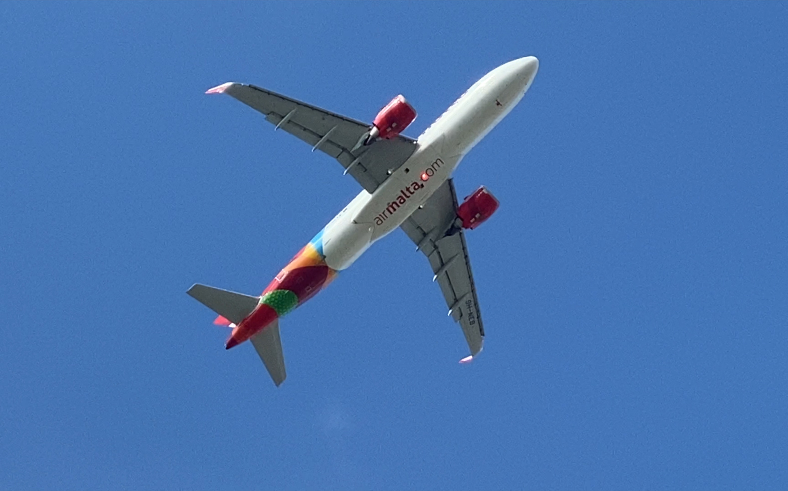 马耳他航空空客a320neo离场爬升