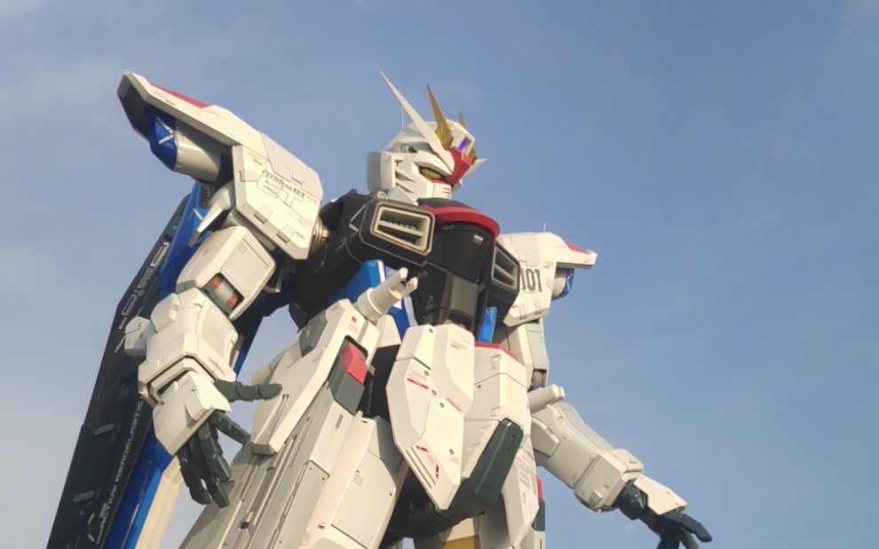 上海基地自由高达立像-小朋友看了根本把持不住-小朋友看了根本把持不