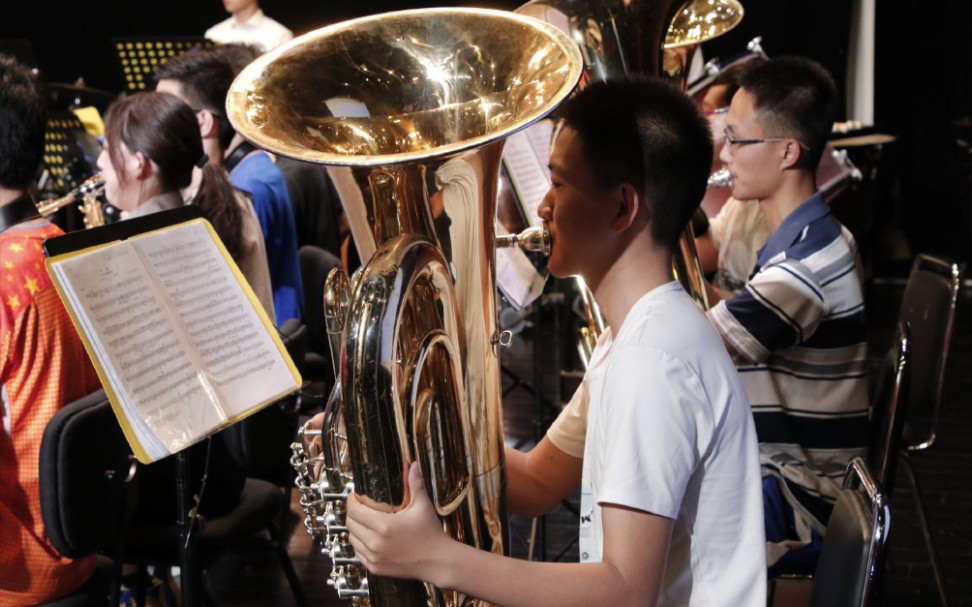 【圆号】封面是大号,吹的是圆号《天路》