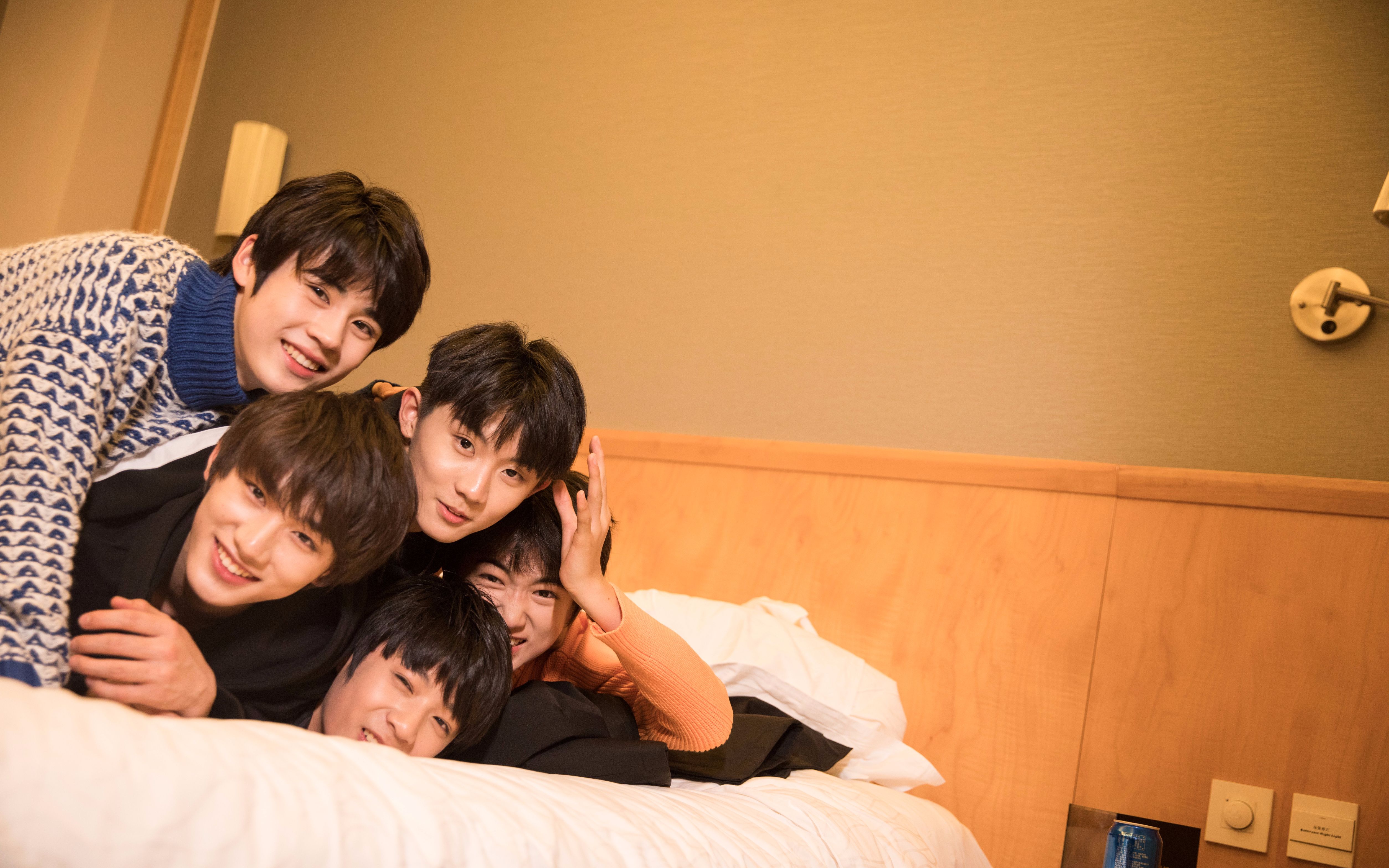 02.16   姚景元&刘耀文《有没有》 台风少年团tyt.v5.con演唱会