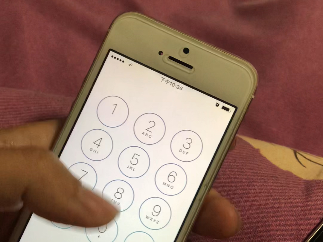 iPhoneSE 一代 iOS9.3.2 系统,插移动卡打不了电话,信号满格,有话费,怎么解决?