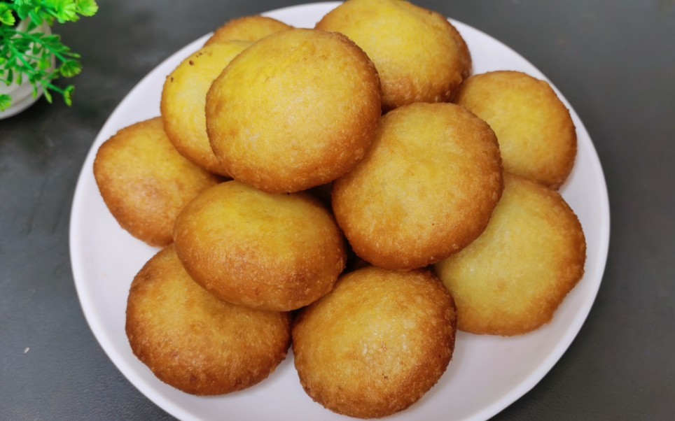 1斤面粉2斤水,做美食老式炸糖糕,不开裂不流糖,个个空心真好吃