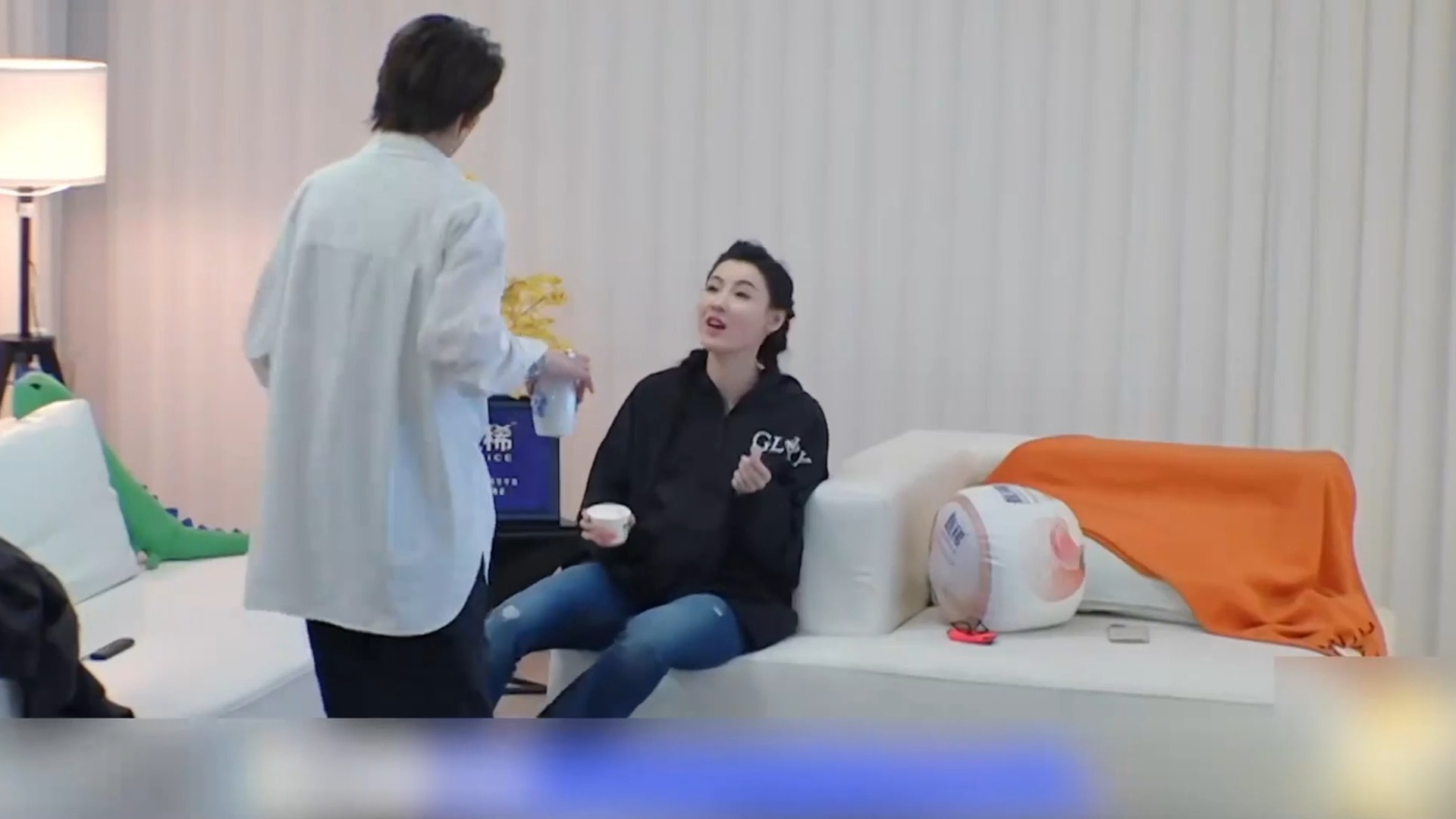 42岁的张柏芝上节目,颜值碾压33岁的张馨予,岁月不败美人