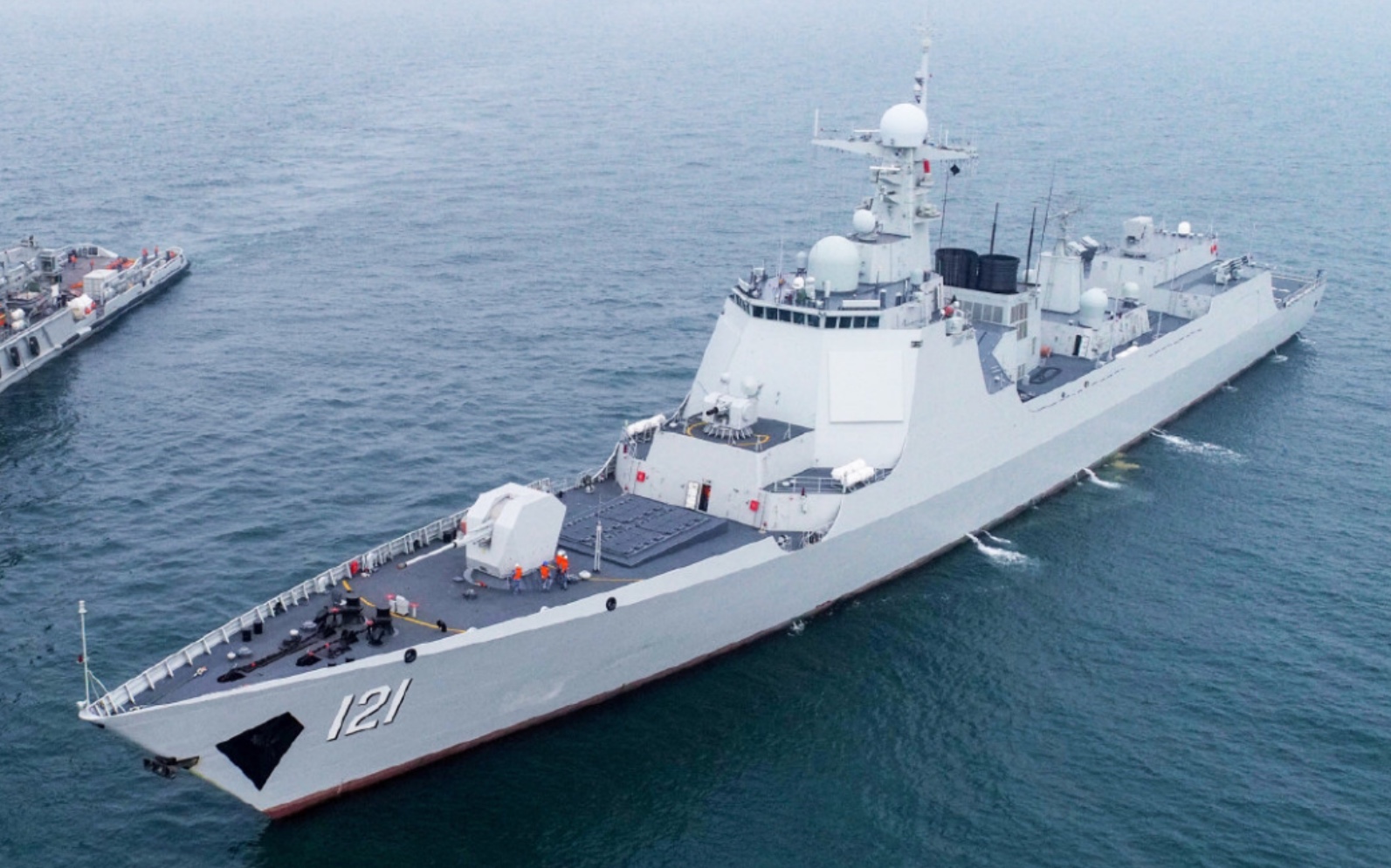 最新入列服役于人民海军的121舰齐齐哈尔舰跟122舰唐山舰进行编队联合