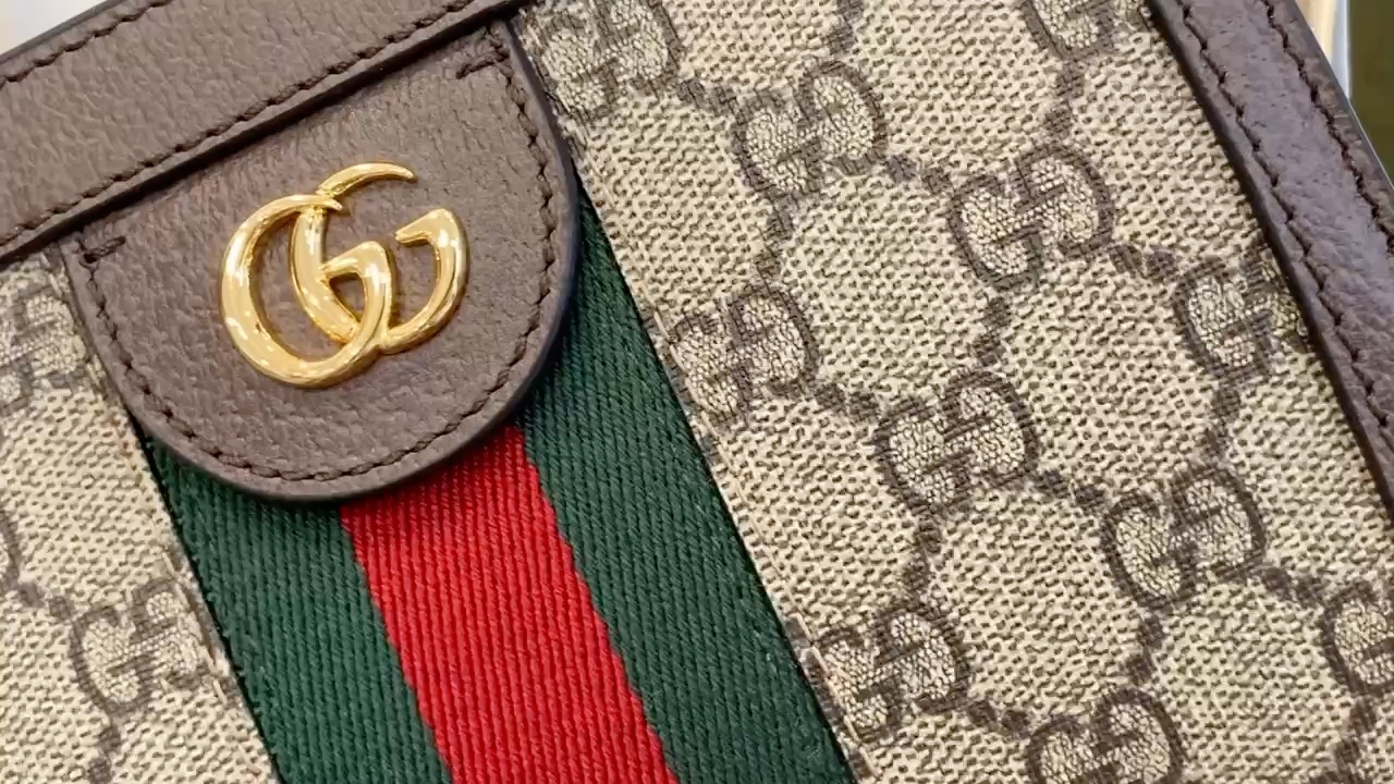gucci supreme女士这款斜挎包