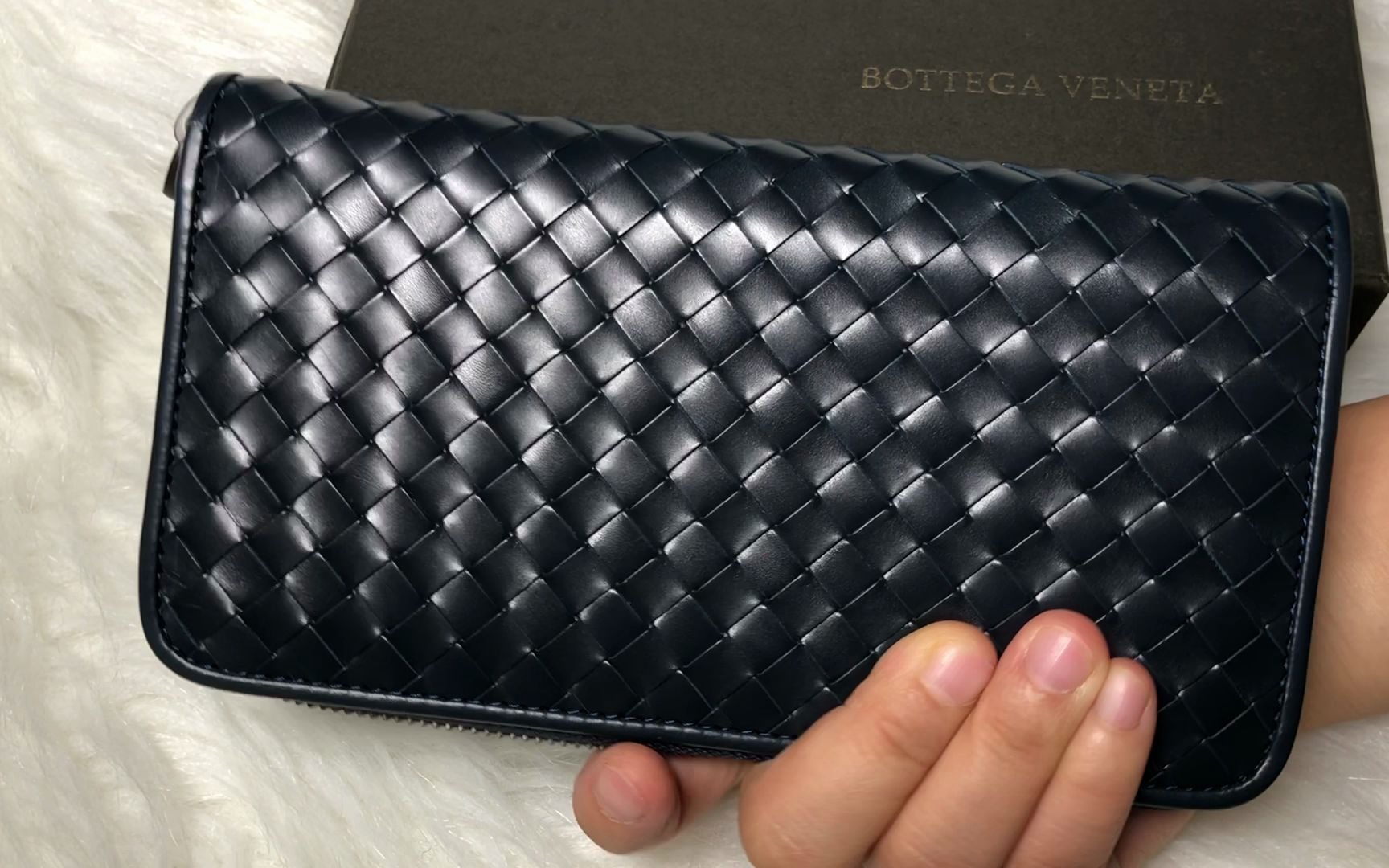 Bottega Veneta宝缇嘉bv钱包宝蓝色长款牛皮编织经典款拉链钱夹哔哩哔哩bilibili