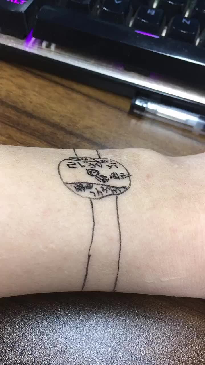 手上的表女生画的,电脑上的表我画的,你们觉得哪个好看_哔哩哔哩_bili